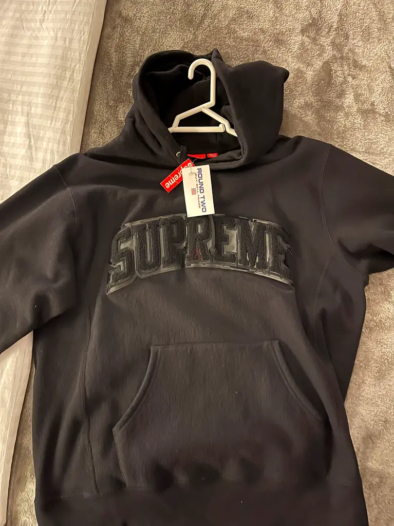 Supreme FW17 Patent/Chenille Arc Logo Hoodie (Size L) | dubizzle 