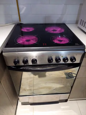 Indesit four eletiric houb Ceramic Cooker 60 By 60 C.m