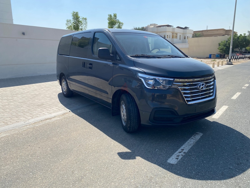 2021 - Gcc  Perfect Car, Gcc, 9 Seater, Full Automatic 