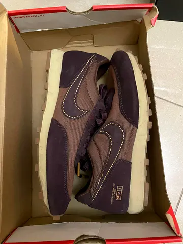 nike shoes （brown）