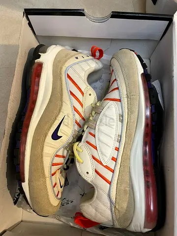 Nike shoes （Air cushion design）A