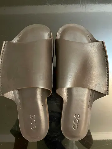 COS genuine leather slippers