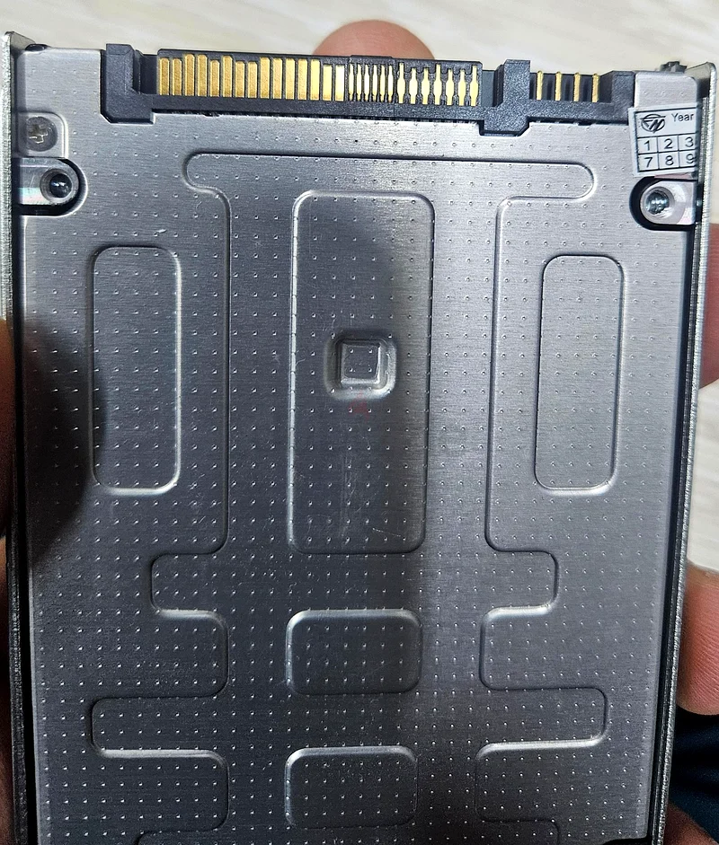 3.84TB ENTERPRISE SAS SSD 12Gbps Read Intensive 2.5 hot-plug SAS SSD FOR SERVER  HIGH WORK LOAD63265097009793111
