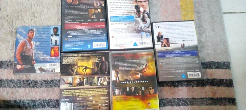 أقراص DVD وCD للبيع بأسعار رخيصة جدًا، كما أن السعر قابل للتفاوض63263508643841111