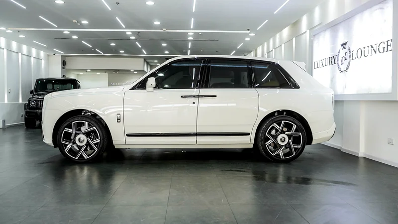 Rolls-Royce Cullinan Black Badge Facelift 202563173486324482113