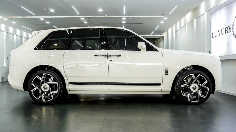 Rolls-Royce Cullinan Black Badge Facelift 202563173486324482114