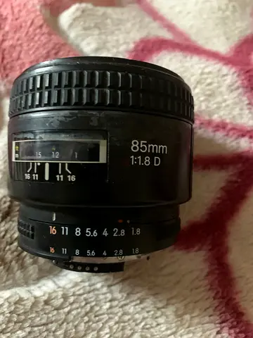 NIKON 85mm 1:1.8D lens made in Japan