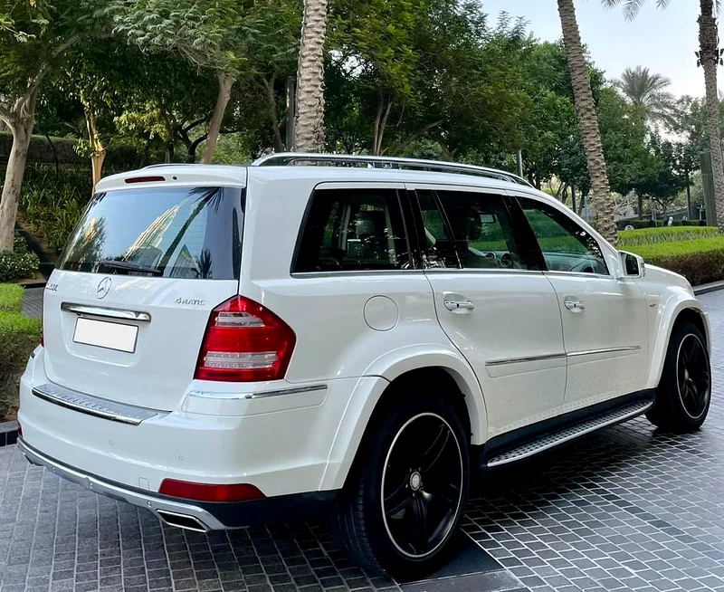 AMAZING MERCEDES GL500 V8 •• GOOD CONDITION •• GCC •• GREAT FOR FAMILIES •• MILEAGE IS TAMPERED63165226275969111