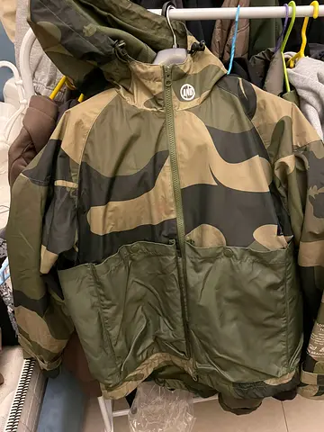 Outdoor mountaineering windproof and scratchproof jacket hoodie