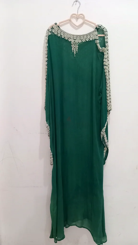 جلابية شيفون بحرير طبيعي، باللون الأخضر، مع تطريز يدوي، مقاس XL63237617488259112
