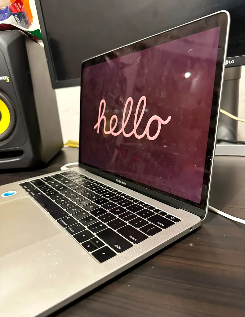 MacBook Pro 2017 13 inch63197646073858116
