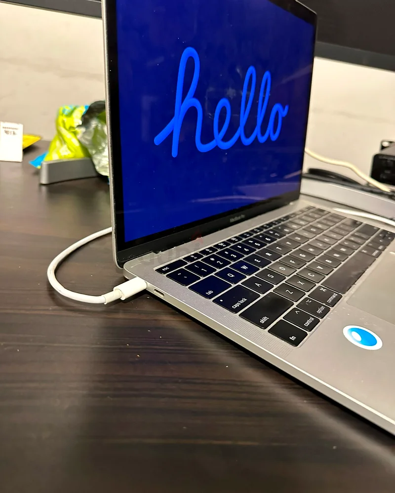 MacBook Pro 2017 13 inch63197646073858111
