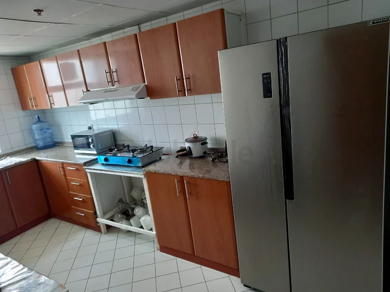 جدار مقسم مغلق بالكامل مع نافذة متاحة63219325959810111