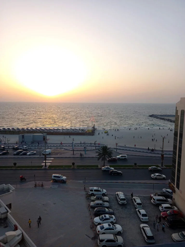 جدار مقسم مغلق بالكامل مع نافذة متاحة63219325959810114