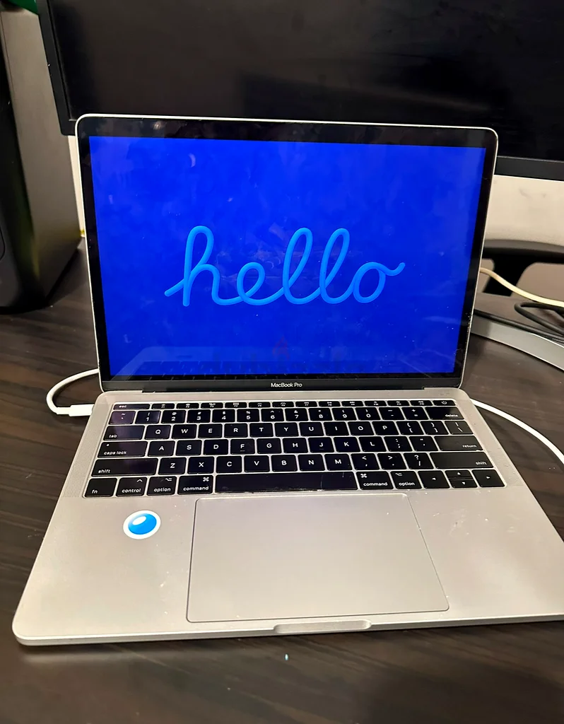 MacBook Pro 2017 13 inch63197646073858112