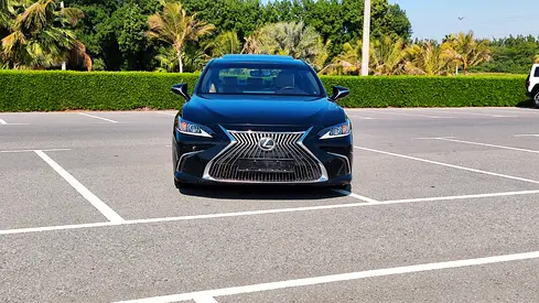 LEXUS ES 300H GCC FULLOPSHON CLEN CAR NO ACCIDENT GCC FULLOPSHON GCC 2020