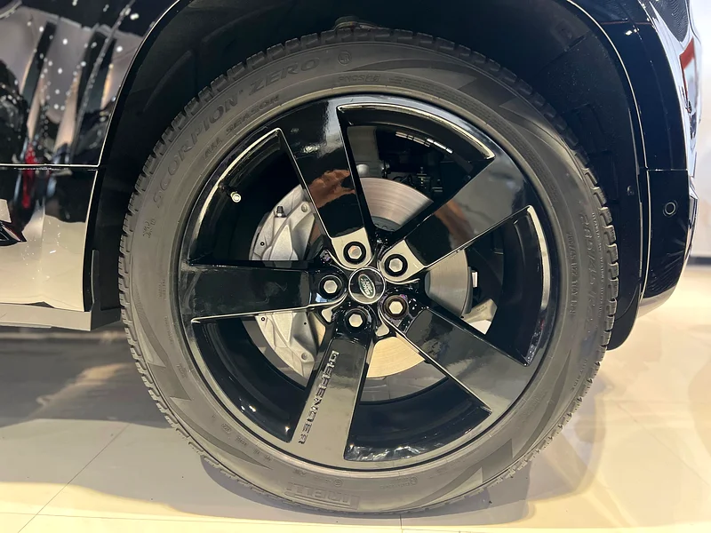 لاند روفر ديفندر HSE P400 110 X-دايناميك / 2025 / جديدة بالكامل / مواصفات دول مجلس التعاون الخليجي63228785663746114