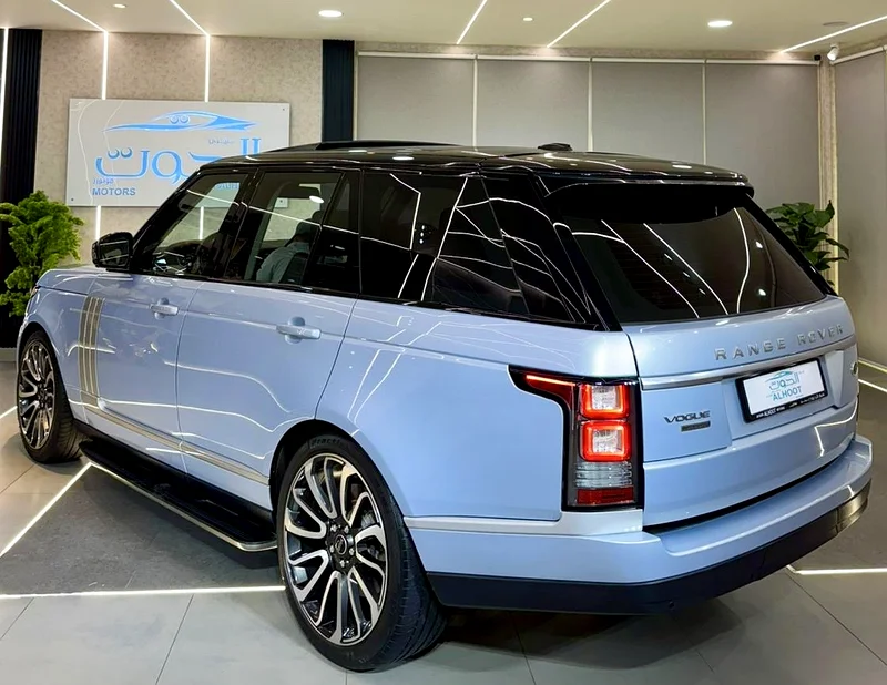 AUTOBIOGRAPHY VIP RANGE ROVER VOGUE V8 || GCC || FULLY LOADED || PANORAMIC || SCREENS || F.S.H63178402012673112
