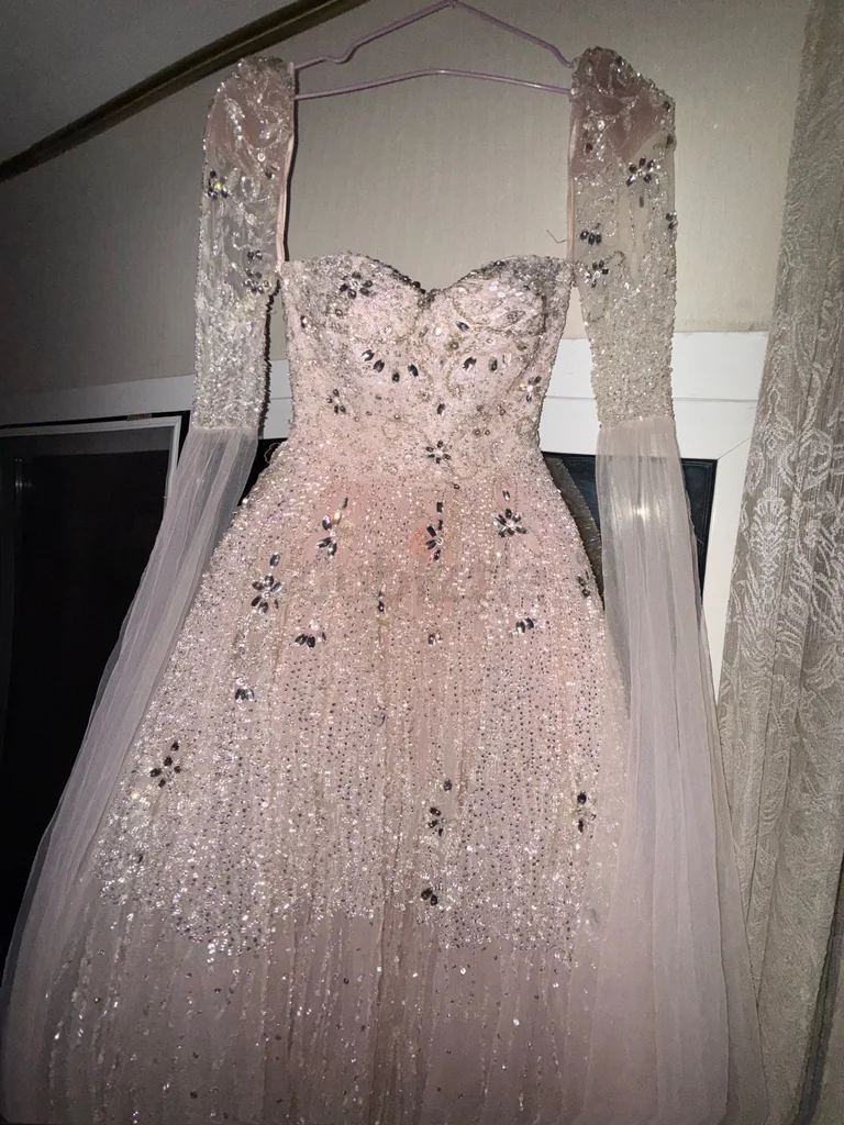 Shine like a princess in a luxurious and unique wedding dress62930661002625111