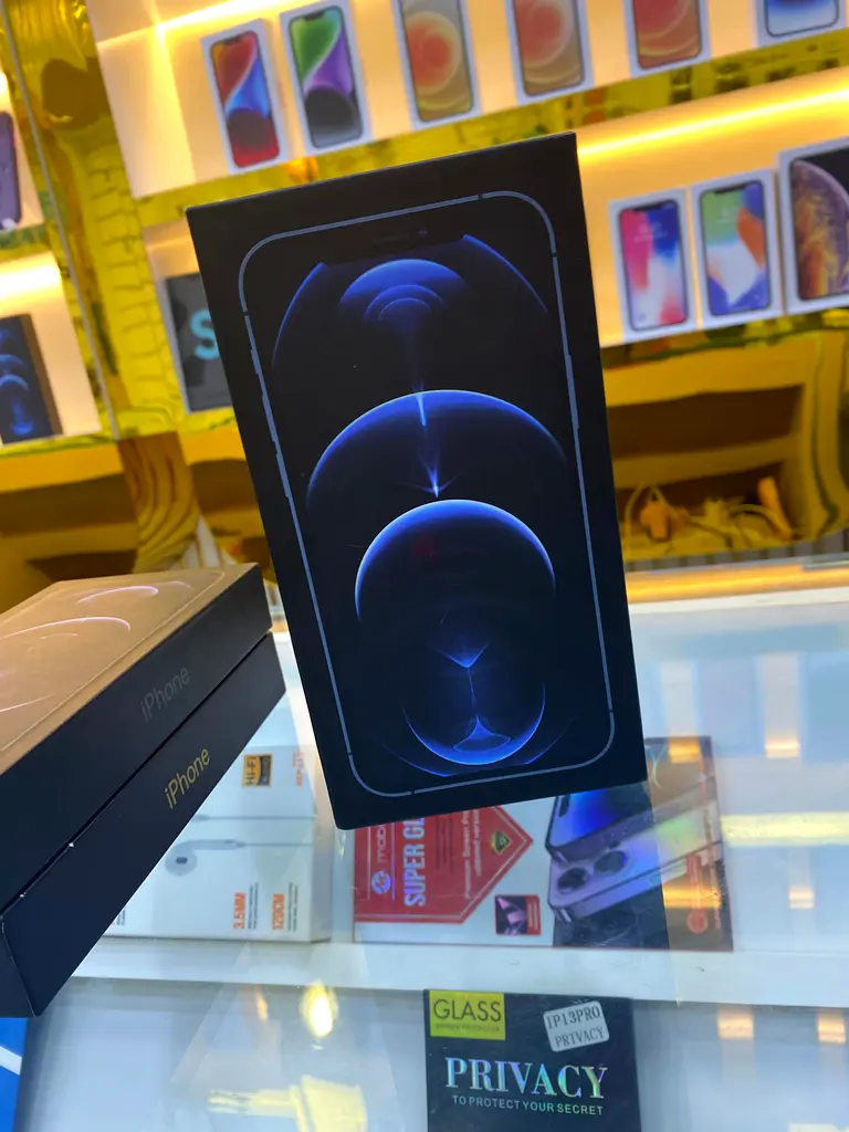 iPhone63213938571266112