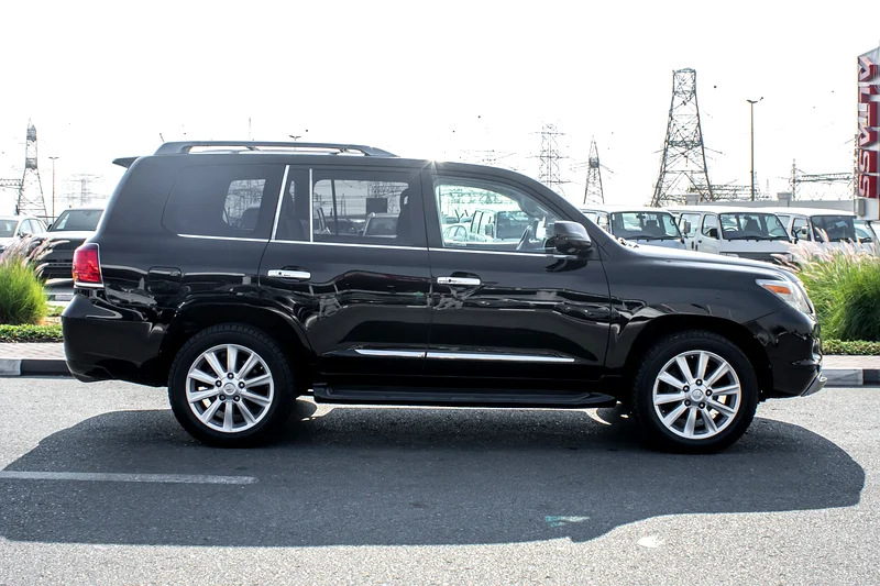 2009 - لكزس LX570 - نظيفة جدًا - كأنها جديدة - فقط 78,000 كم63226738289793113