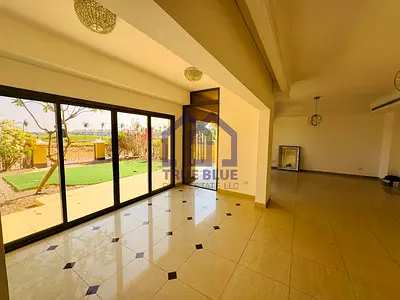 Spacious 3 Br | Lake View | Roof Access | Vacant