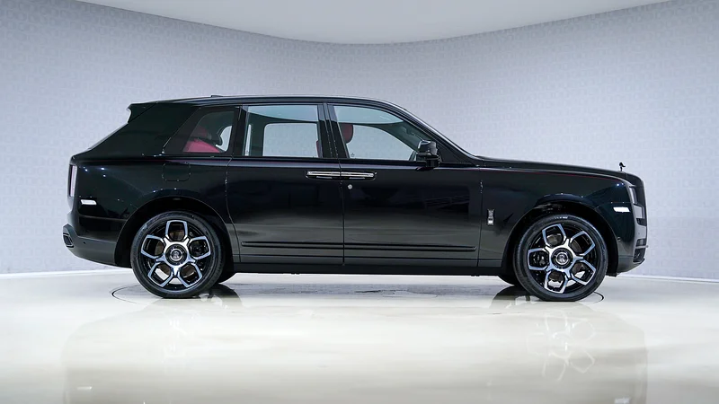 Cullinan Black Badge | AED 23,452 PM | Up to 3 Years Unlimited Warranty63174307349507112