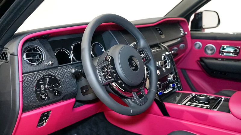Cullinan Black Badge | AED 23,452 PM | Up to 3 Years Unlimited Warranty63174307349507113