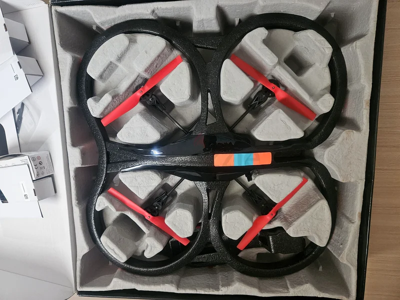 Parrot AR.DRONE 2.0 with original Box63241128622466112