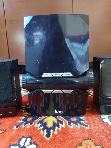 iKON Speaker with radio and Bluetooth. Usd
