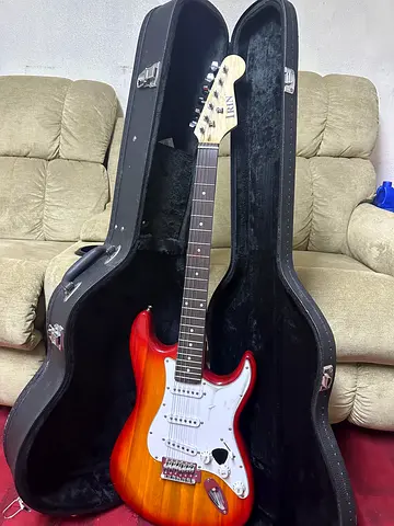ELECTRIC GUITAR URGENT SALE