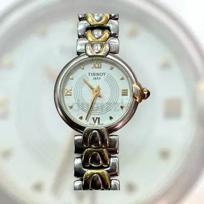 Pre-owned White Two-tone Stainless Steel Classic G226/326 Womens Wristwatch 24 Mm In Silver
