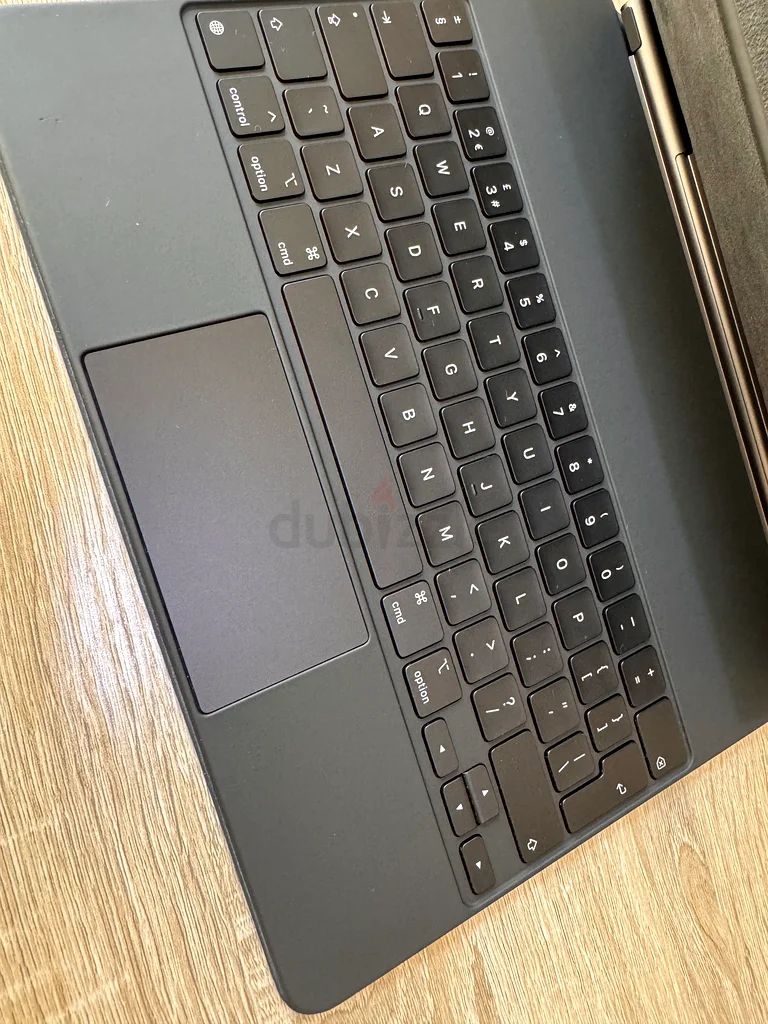 لوحة مفاتيح Apple Magic (إنجليزية) مع لوحة التتبع لجهاز iPad Pro 12.9 بوصة63253966251522112