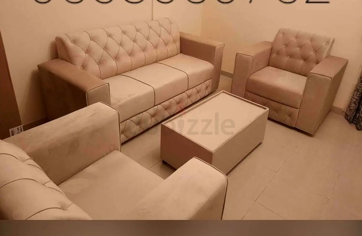 أريكة متوفرة بلونٍ متنوع