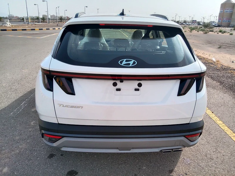 HYUNDAI TUCSON 4*2 2.0L MODEL 2025 GCC SPECIFICATION NEW SHAPE (EXPORT ONLY)63177575984129113