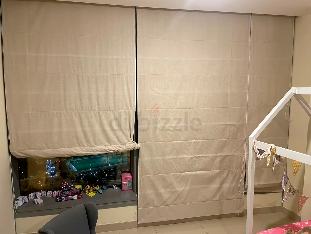 Cortinas enrollables negras opacas