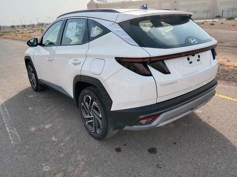 HYUNDAI TUCSON 4*2 2.0L MODEL 2025 GCC SPECIFICATION NEW SHAPE (EXPORT ONLY)63177575984129114