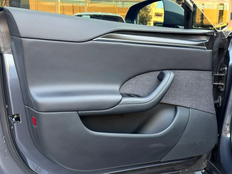 TESLA MODEL S - MODEL 2023 - GCC SPECS - UNDER WARRANTY + SERVICE - NO ACCIDENT OR PAINT63134498006402113