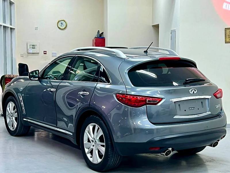 Infiniti QX70 / 2019 Gulf model, fully optioned, with no accidents at all. Does not require any expenses.63154619955202114