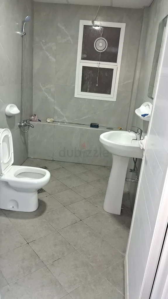 غرفة مؤثثة متاحة للإيجار في الشارقة رولة63314731642369111