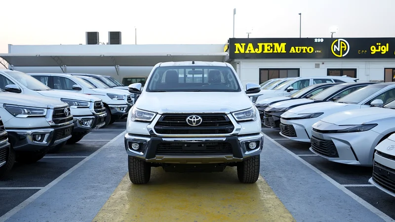 2025 تويوتا هيلوكس GLXS 2.7 لتر بنزين دفع يدوي 4WD خيار كامل63149120823810111