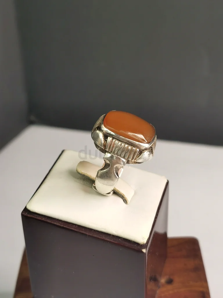 A ring with a Yemeni peach-colored agate stone63232166270083113
