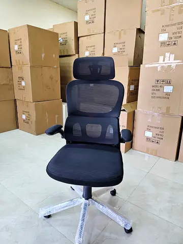 Office chair with lumber support
