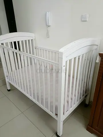 Childrens Crib with matress