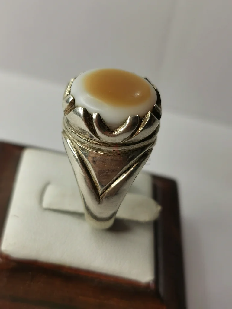 A ring with an old Yemeni agate stone and a Quranic engraving63232166221954111