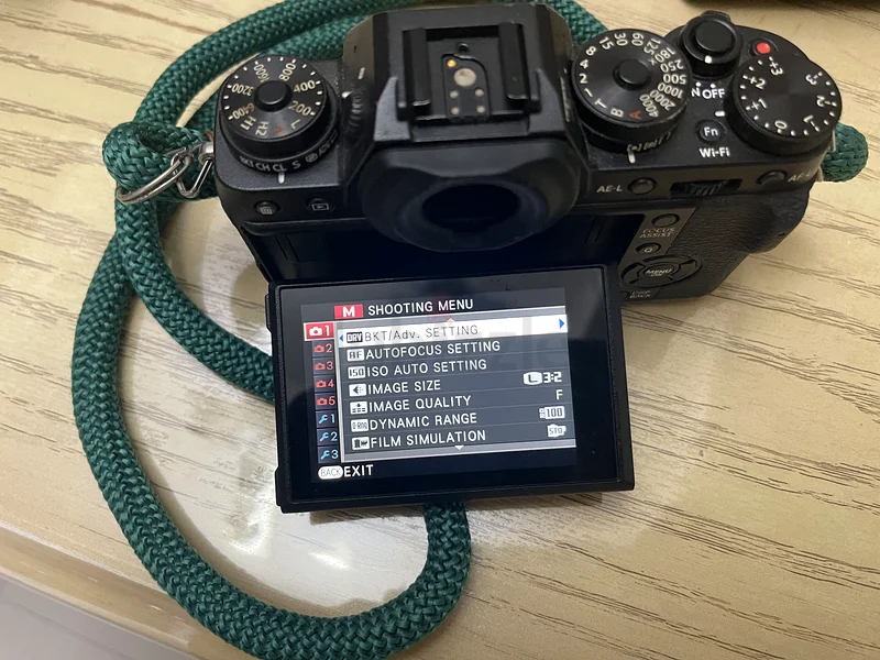 Fujifilm xt1 with battery GRip with lens62934688619651111