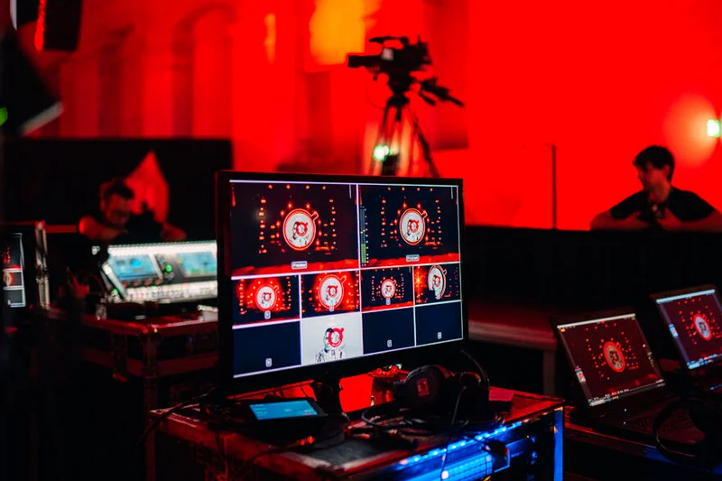 PHOTO/VIDEO PRODUCTION/LIVE CONFERENCE EXPERIENCE!63221862819202113