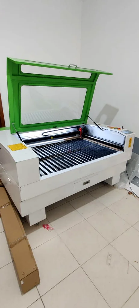 Co2 , CNC laser cutting and engraving machine63167110883841111