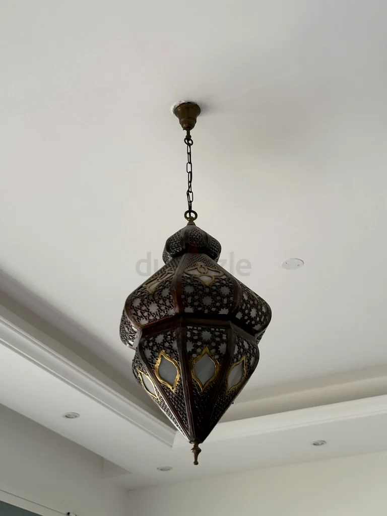 ثريّة نحاسية صغيرة63179858930690111