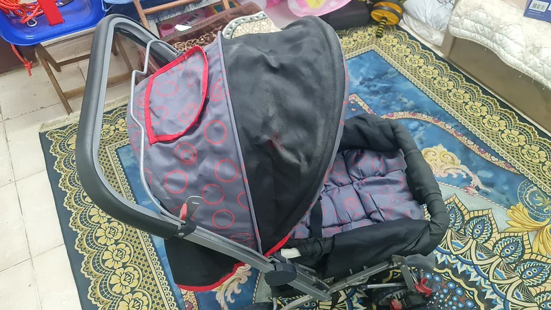عربة أطفال في حالة جيدة63174809896195111